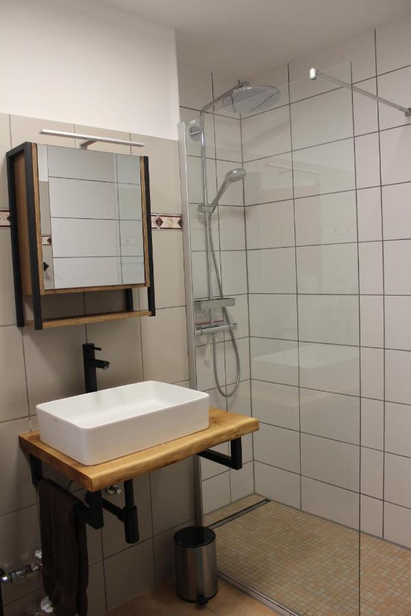 1-Zimmer-Apartment Mit Grossem Balkon Schönwald Bagian luar foto